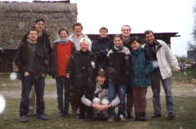 Gruppenbild im Schnee: GJR-R&uuml;ste in Karchow